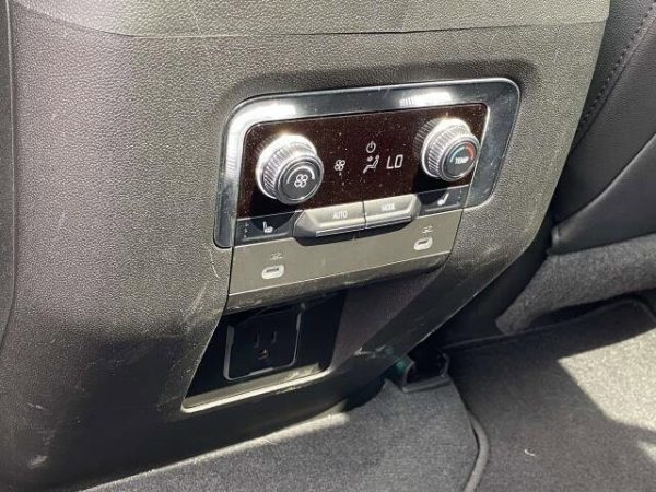 06082a2e87cd4733bfd2dfed9b1fd9dc 2022 GMC Yukon SLT
