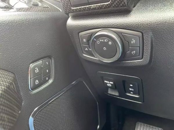 107f7f41afb4422f8a8c3492050e1a34 2020 Ford F150 Lariat