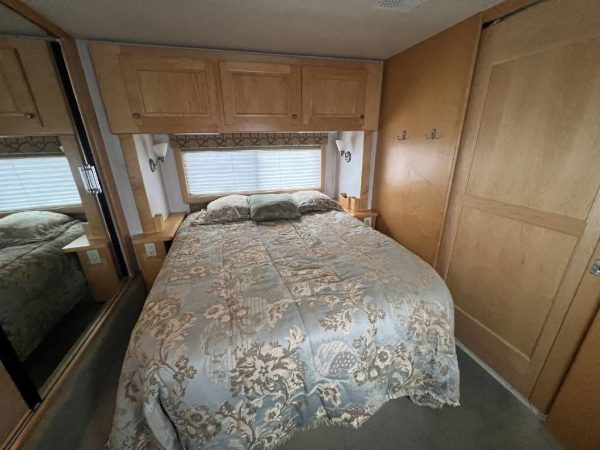 62b4a22f90476000212229b4 (1) 2002 Country Coach Class A RV INTRIGUE 40 SUITE OF DREAMS