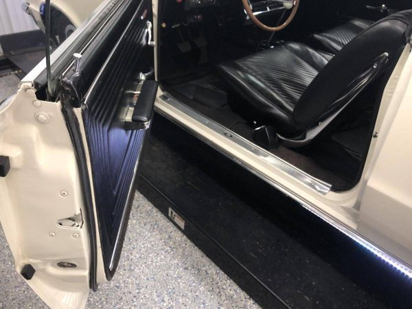 66812804-770-0@2X 1965 Pontiac GTO 389 Tri-Power Setup