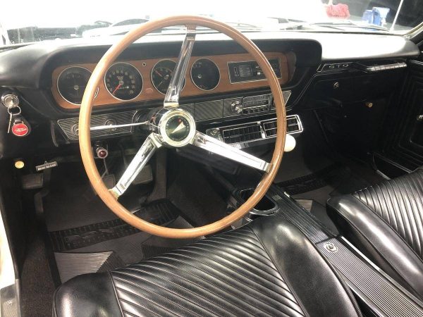66812816-770-0@2X 1965 Pontiac GTO 389 Tri-Power Setup