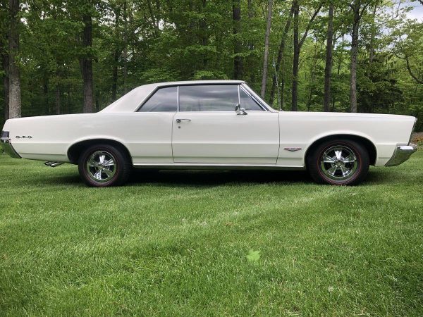 66812873-770-0@2X 1965 Pontiac GTO 389 Tri-Power Setup