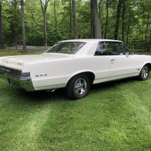 66812901-770-0@2X 1965 Pontiac GTO 389 Tri-Power Setup