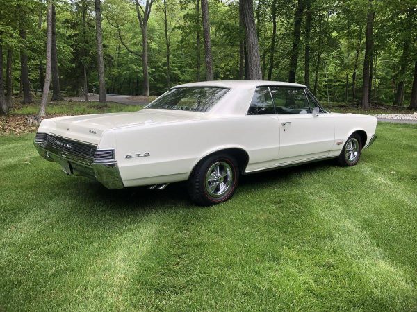 66812901-770-0@2X 1965 Pontiac GTO 389 Tri-Power Setup