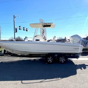 8563735_20221125125059430_1_XLARGE 2019 Boston Whaler 240 Dauntless