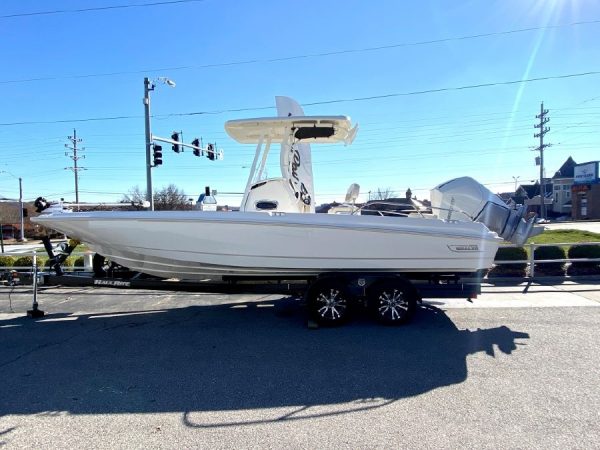8563735_20221125125059430_1_XLARGE 2019 Boston Whaler 240 Dauntless