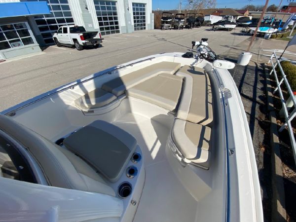 8563735_20221125125125852_1_XLARGE 2019 Boston Whaler 240 Dauntless