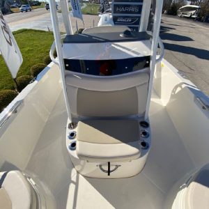 8563735_20221125125132782_1_XLARGE 2019 Boston Whaler 240 Dauntless