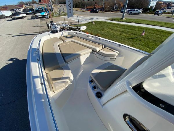 8563735_20221125125138934_1_XLARGE 2019 Boston Whaler 240 Dauntless