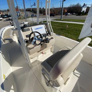 8563735_20221125125144920_1_XLARGE 2019 Boston Whaler 240 Dauntless