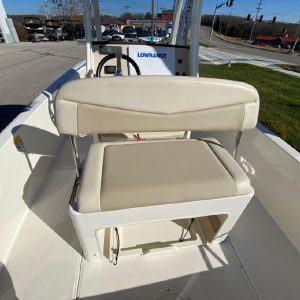 8563735_20221125125156909_1_XLARGE 2019 Boston Whaler 240 Dauntless