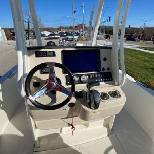 8563735_20221125125204086_1_XLARGE 2019 Boston Whaler 240 Dauntless