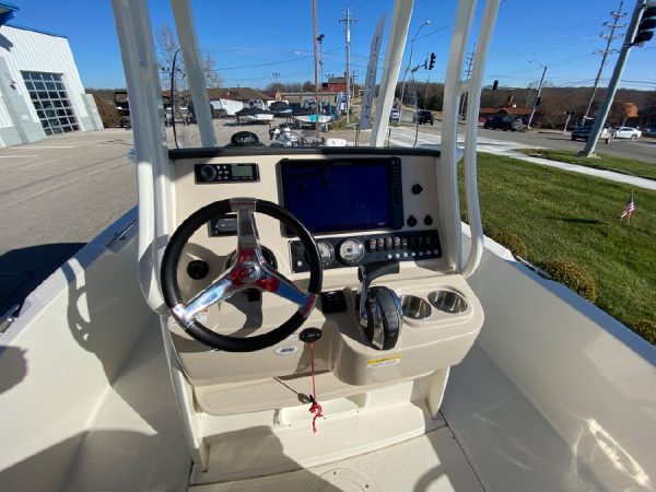 8563735_20221125125204086_1_XLARGE 2019 Boston Whaler 240 Dauntless