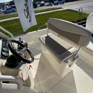 8563735_20221125125210957_1_XLARGE 2019 Boston Whaler 240 Dauntless