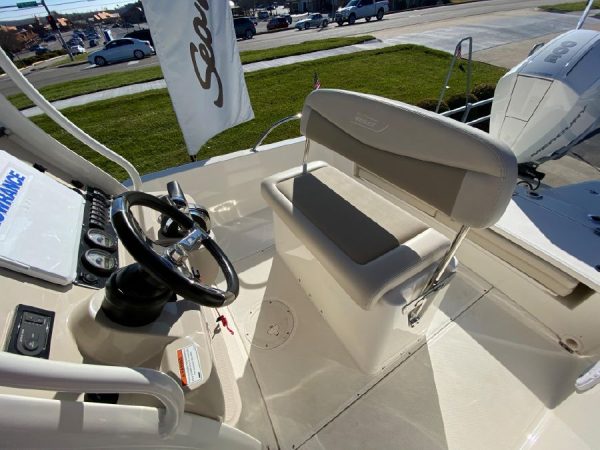 8563735_20221125125210957_1_XLARGE 2019 Boston Whaler 240 Dauntless