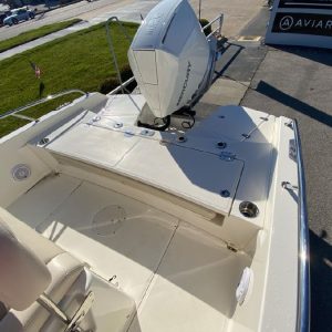 8563735_20221125125218307_1_XLARGE 2019 Boston Whaler 240 Dauntless