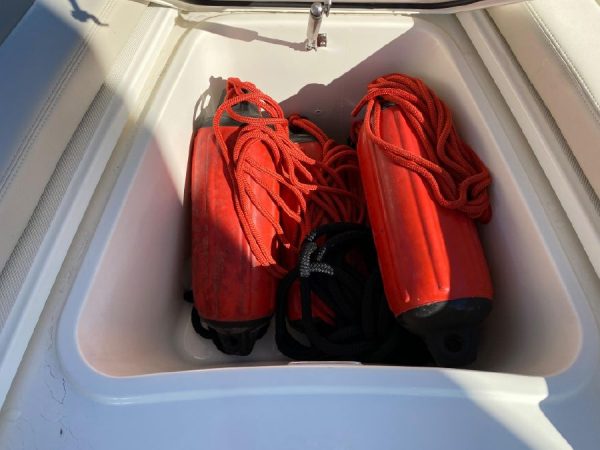 8563735_20221125125230163_1_XLARGE 2019 Boston Whaler 240 Dauntless