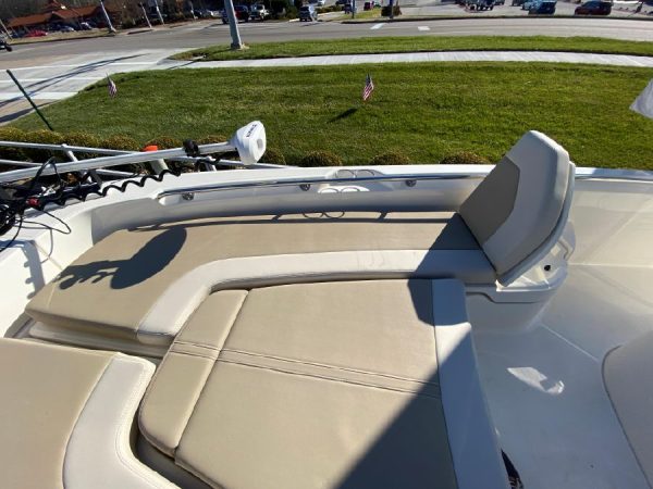 8563735_20221125125237331_1_XLARGE 2019 Boston Whaler 240 Dauntless