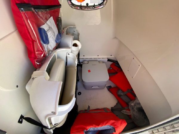 8563735_20221125125250318_1_XLARGE 2019 Boston Whaler 240 Dauntless