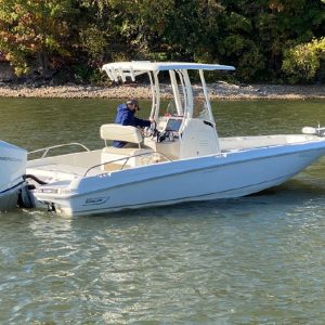 8563735_20221125125804166_1_XLARGE 2019 Boston Whaler 240 Dauntless