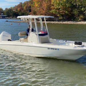 8563735_20221125125812196_1_XLARGE 2019 Boston Whaler 240 Dauntless