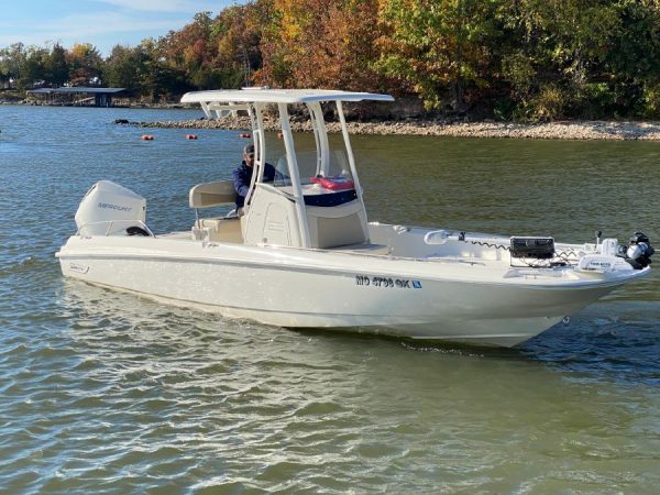 8563735_20221125125812196_1_XLARGE 2019 Boston Whaler 240 Dauntless