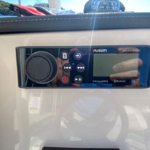 8563735_20221125125917183_1_XLARGE 2019 Boston Whaler 240 Dauntless