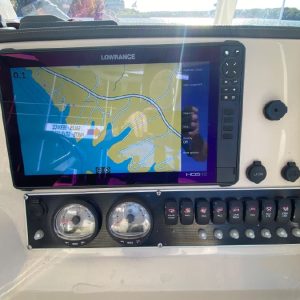 8563735_20221125125929536_1_XLARGE 2019 Boston Whaler 240 Dauntless
