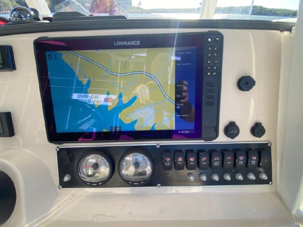 8563735_20221125125929536_1_XLARGE 2019 Boston Whaler 240 Dauntless
