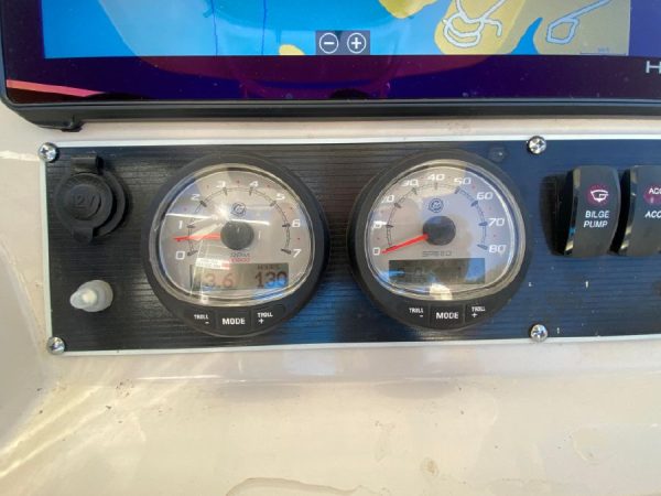 8563735_20221125125935680_1_XLARGE 2019 Boston Whaler 240 Dauntless