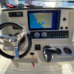 8563735_20221125125941689_1_XLARGE 2019 Boston Whaler 240 Dauntless