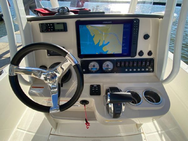 8563735_20221125125941689_1_XLARGE 2019 Boston Whaler 240 Dauntless