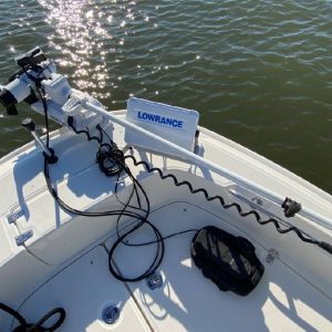 8563735_20221125125956755_1_XLARGE 2019 Boston Whaler 240 Dauntless