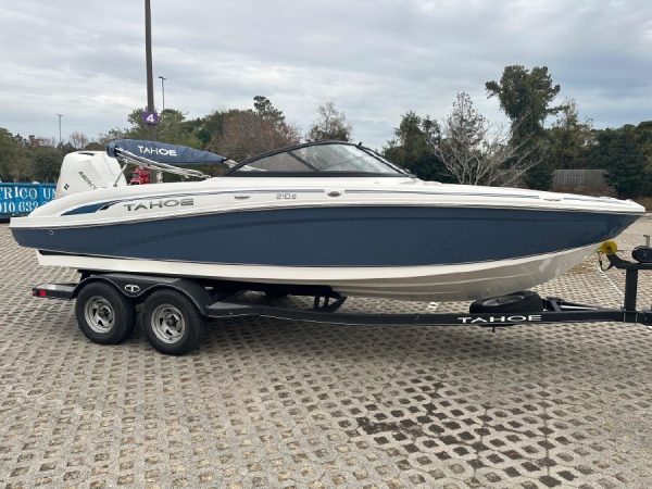 8622672_20221220174958277_1_XLARGE 2021 Tahoe 210S