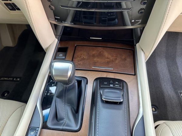 IMG_383920_ (55) 2019 Lexus LX 570