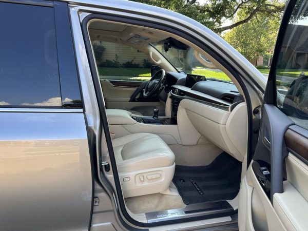IMG_383920_ (57) 2019 Lexus LX 570