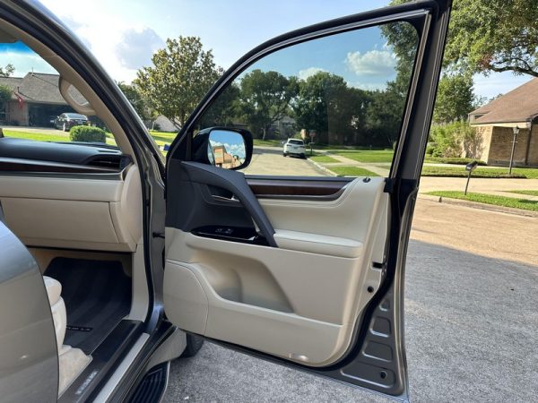 IMG_383920_ (69) 2019 Lexus LX 570
