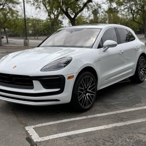 1 2024 Porsche Macan
