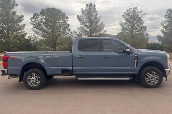 2 2023 Ford F-350 Super Duty Lariat 4×4