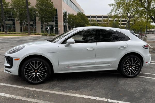 2 2024 Porsche Macan