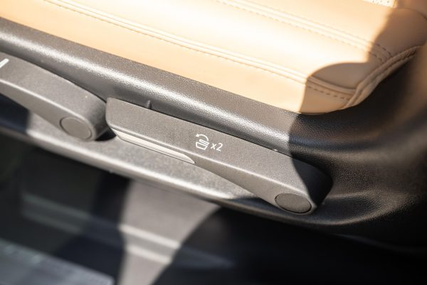 36PZ1wOy-8UYsO_W 2025 Cadillac Escalade IQ Sport 2