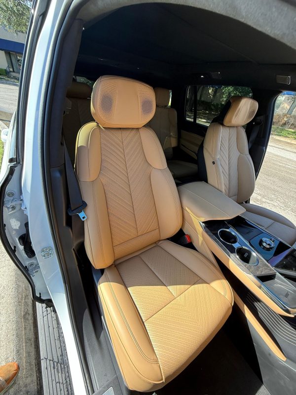 36PZ1wOy-CPgvxRW 2025 Cadillac Escalade IQ Sport 2