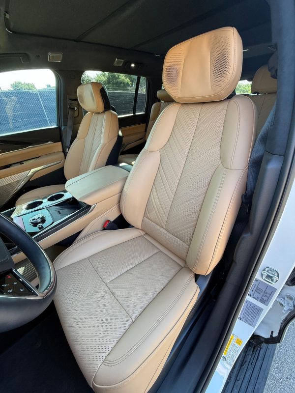 36PZ1wOy-F6Cmz4n 2025 Cadillac Escalade IQ Sport 2