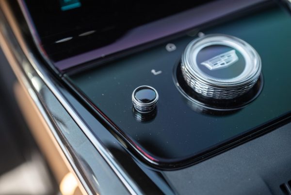 36PZ1wOy-QaU0r3- 2025 Cadillac Escalade IQ Sport 2