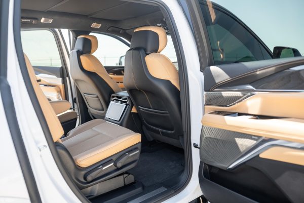 36PZ1wOy-iZbYqHx 2025 Cadillac Escalade IQ Sport 2