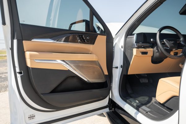 36PZ1wOy-j0y_peR 2025 Cadillac Escalade IQ Sport 2