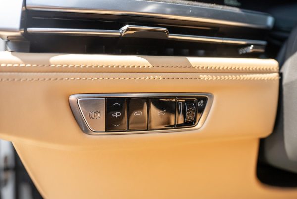 36PZ1wOy-xxRgE7e 2025 Cadillac Escalade IQ Sport 2