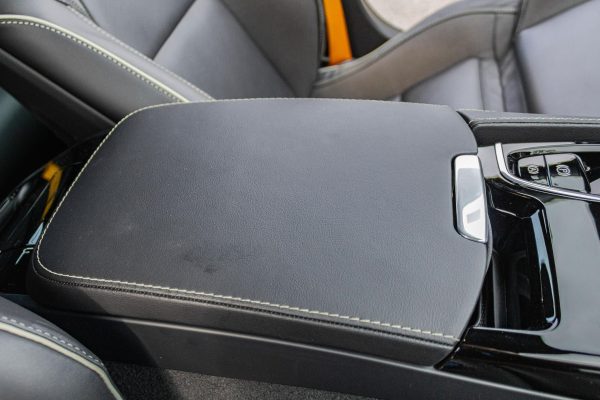 36YMoLdB-5l-YESK1I8 2023 Volvo V60 Recharge T8 Polestar Engineered