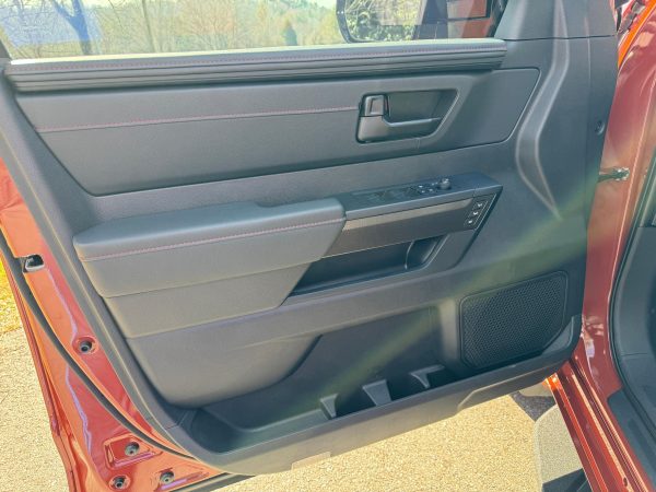 3LjOPA2Y-TG8UP6q-W1a 2024 Toyota Sequoia TRD Pro