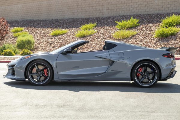 8 2024 Chevrolet Corvette E-Ray Coupe